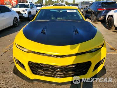 Piąte zdjęcie samochodu w środku: 2017 CHEVROLET CAMARO SS VIN:1G1FF1R79H0194241 - miniatura