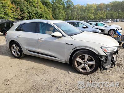 Czwarte zdjęcie samochodu z boku: 2019 AUDI E-TRON PREMIUM PLUS VIN:WA1LAAGE3KB015479 - miniatura