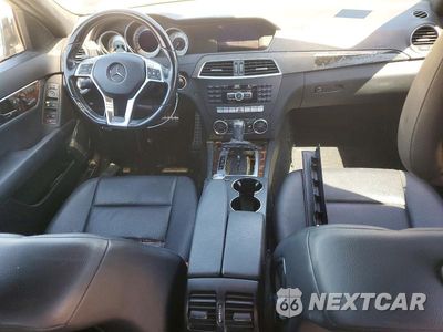 Zdjęcie 8 z 12 samochodu: 2012 MERCEDES-BENZ C 250 VIN:WDDGF4HB2CR235189 - miniatura