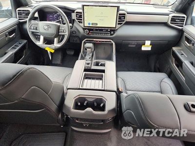 Zdjęcie 8 z 12 samochodu: 2025 TOYOTA TUNDRA VIN:5TFWC5DB9SX093749 - miniatura