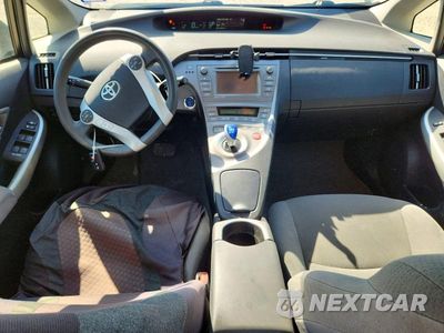 Zdjęcie 8 z 13 samochodu: 2015 TOYOTA PRIUS THREE VIN:JTDKN3DU1F0428421 - miniatura