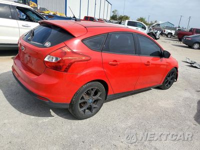 Trzecie zdjęcie samochodu z tyłu: 2014 FORD FOCUS SE VIN:1FADP3K29EL296533 - miniatura