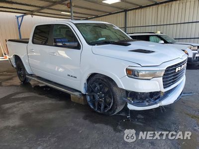 Czwarte zdjęcie samochodu z boku: 2026 RAM 1500 LARAMIE VIN:1C6SRFJP4TN443795 - miniatura