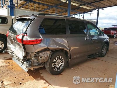 Trzecie zdjęcie samochodu z tyłu: 2019 TOYOTA SIENNA XLE 8-PASSENGER VIN:5TDYZ3DCXKS979220 - miniatura