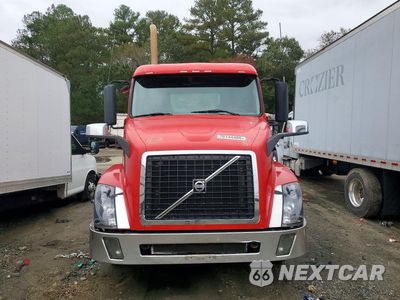 Czwarte zdjęcie samochodu z boku: 2011 VOLVO VNL SEMI TRUCK VIN:4V4NC9EJ8BN531265 - miniatura