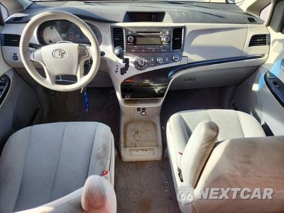 Zdjęcie 8 z 13 samochodu: 2011 TOYOTA SIENNA BASE 7-PASSENGER VIN:5TDKA3DC4BS005956 - miniatura
