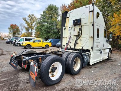 Trzecie zdjęcie samochodu z tyłu: 2015 FREIGHTLINER CASCADIA SEMI TRUCK VIN:3AKJGLBG4FSGK0126 - miniatura