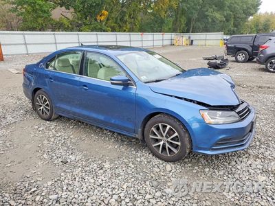 Czwarte zdjęcie samochodu z boku: 2017 VOLKSWAGEN JETTA SE VIN:3VWB67AJ7HM209409 - miniatura