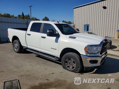 Czwarte zdjęcie samochodu z boku: 2024 RAM 2500 BIG HORN VIN:3C6UR5DJ5RG354569 - miniatura