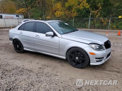 Czwarte zdjęcie samochodu z boku: 2014 MERCEDES-BENZ C 300 4MATIC VIN:WDDGF8AB2EG231854 - miniatura