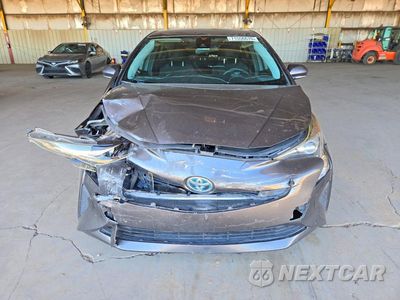 Piąte zdjęcie samochodu w środku: 2017 TOYOTA PRIUS TWO VIN:JTDKBRFUXH3578814 - miniatura