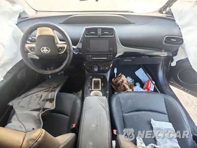 Zdjęcie 8 z 13 samochodu: 2016 TOYOTA PRIUS THREE TOURING VIN:JTDKARFU1G3021596 - miniatura