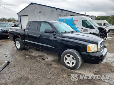 Czwarte zdjęcie samochodu z boku: 2006 DODGE DAKOTA QUAD SLT VIN:1D7HE48K46S505639 - miniatura