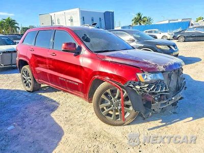 Czwarte zdjęcie samochodu z boku: 2020 JEEP GRAND CHEROKEE LAREDO VIN:1C4RJEAG0LC245235 - miniatura