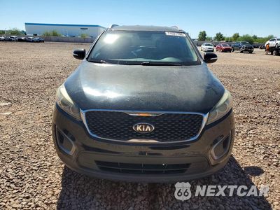 Piąte zdjęcie samochodu w środku: 2016 KIA SORENTO LX VIN:5XYPG4A32GG000565 - miniatura