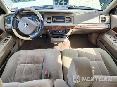 Zdjęcie 8 z 12 samochodu: 2005 MERCURY GRAND MARQUIS GS VIN:2MEFM74W15X607277 - miniatura
