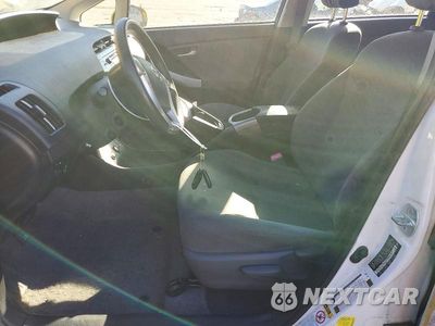 Zdjęcie 7 z 13 samochodu: 2013 TOYOTA PRIUS TWO VIN:JTDKN3DU7D5541810 - miniatura
