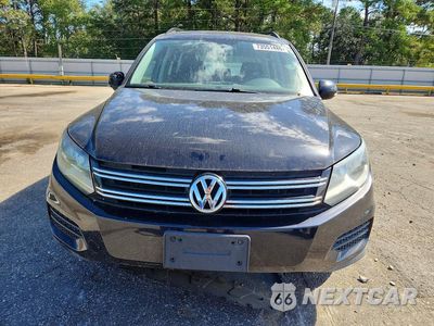 Piąte zdjęcie samochodu w środku: 2017 VOLKSWAGEN TIGUAN S VIN:WVGBV7AX4HK041970 - miniatura