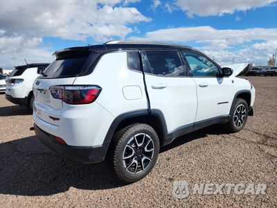 Trzecie zdjęcie samochodu z tyłu: 2025 JEEP COMPASS TRAILHAWK VIN:3C4NJDDNXST507347 - miniatura