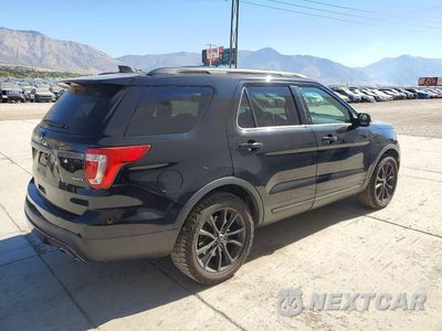 Trzecie zdjęcie samochodu z tyłu: 2017 FORD EXPLORER XLT VIN:1FM5K8D84HGA99709 - miniatura