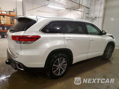Trzecie zdjęcie samochodu z tyłu: 2017 TOYOTA HIGHLANDER XLE VIN:5TDJZRFH7HS515257 - miniatura