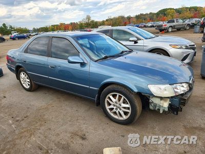Czwarte zdjęcie samochodu z boku: 2000 TOYOTA CAMRY XLE V6 VIN:4T1BF28KXYU951850 - miniatura