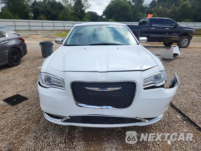Piąte zdjęcie samochodu w środku: 2018 CHRYSLER 300 LIMITED VIN:2C3CCAKG9JH177359 - miniatura