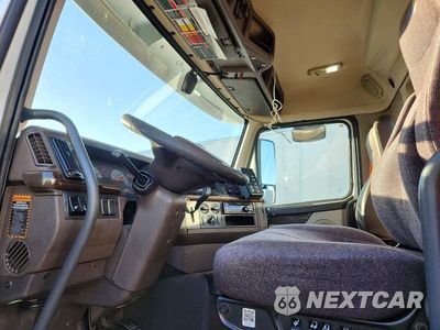 Zdjęcie 7 z 12 samochodu: 2018 VOLVO VN VNL - SEMI TRUCK VIN:4V4N39TG0JN892852 - miniatura