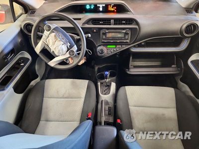 Zdjęcie 8 z 12 samochodu: 2013 TOYOTA PRIUS C TWO VIN:JTDKDTB31D1052596 - miniatura