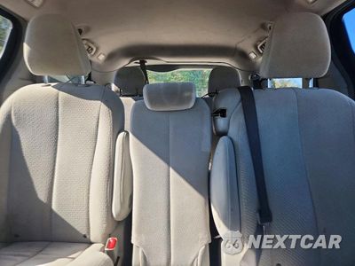 Zdjęcie 10 z 13 samochodu: 2011 TOYOTA SIENNA LE VIN:5TDKK3DC9BS144056 - miniatura