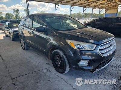 Czwarte zdjęcie samochodu z boku: 2019 FORD ESCAPE SE VIN:1FMCU0GD9KUA58898 - miniatura