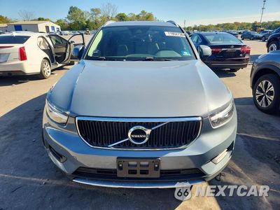 Piąte zdjęcie samochodu w środku: 2020 VOLVO XC40 T5 MOMENTUM VIN:YV4162UKXL2339817 - miniatura