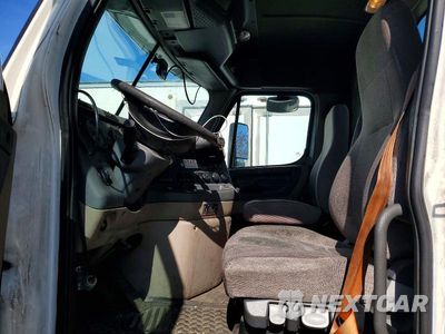 Zdjęcie 7 z 13 samochodu: 2017 FREIGHTLINER CASCADIA 113 SEMI TRUCK VIN:3AKBGADVXHSJH0286 - miniatura