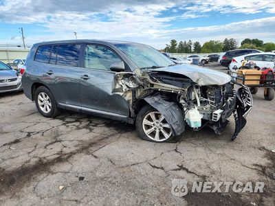 Czwarte zdjęcie samochodu z boku: 2012 TOYOTA HIGHLANDER BASE VIN:5TDBK3EH3CS097246 - miniatura
