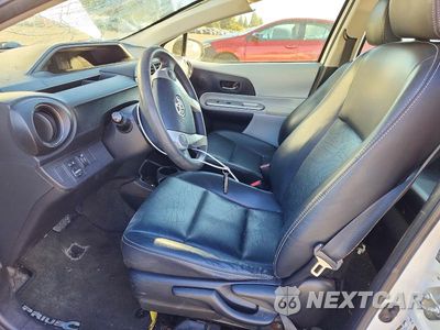 Zdjęcie 7 z 12 samochodu: 2012 TOYOTA PRIUS C FOUR VIN:JTDKDTB39C1512697 - miniatura