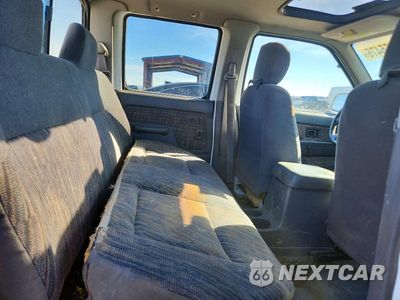Zdjęcie 10 z 12 samochodu: 2000 NISSAN FRONTIER XE VIN:1N6ED27Y0YC309265 - miniatura