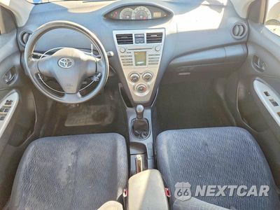 Zdjęcie 8 z 13 samochodu: 2007 TOYOTA YARIS BASE VIN:JTDBT923771180139 - miniatura