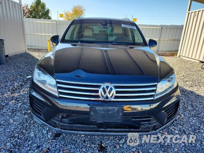 Piąte zdjęcie samochodu w środku: 2017 VOLKSWAGEN TOUAREG SPORT VIN:WVGEF7BP4HD002910 - miniatura