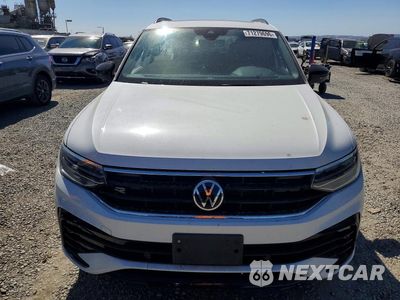 Piąte zdjęcie samochodu w środku: 2022 VOLKSWAGEN TIGUAN SE R-LINE BLACK VIN:3VVCB7AX6NM062827 - miniatura