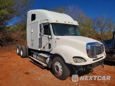 Czwarte zdjęcie samochodu z boku: 2002 FREIGHTLINER COLUMBIA 120 SEMI TRUCK VIN:1FUJA6CG52LK26798 - miniatura