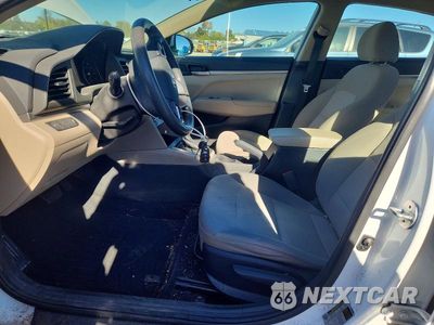 Zdjęcie 7 z 12 samochodu: 2019 HYUNDAI ELANTRA SE VIN:5NPD74LF5KH496097 - miniatura