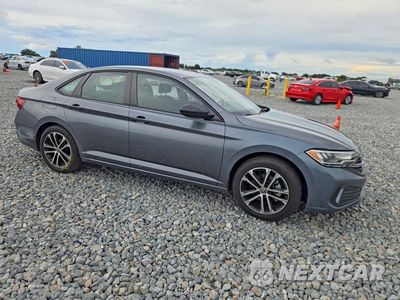Czwarte zdjęcie samochodu z boku: 2022 VOLKSWAGEN JETTA SPORT VIN:3VWBM7BU4NM018508 - miniatura