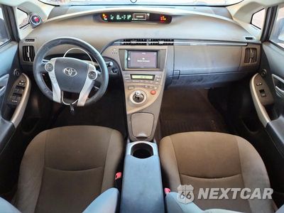 Zdjęcie 8 z 12 samochodu: 2013 TOYOTA PRIUS TWO VIN:JTDKN3DU2D5564993 - miniatura