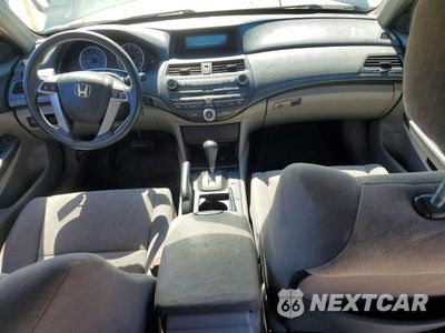 Zdjęcie 8 z 13 samochodu: 2010 HONDA ACCORD LXP VIN:1HGCP2F40AA131215 - miniatura