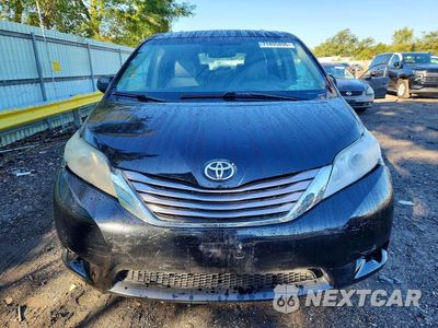 Piąte zdjęcie samochodu w środku: 2017 TOYOTA SIENNA XLE 8-PASSENGER VIN:5TDYZ3DC0HS770769 - miniatura
