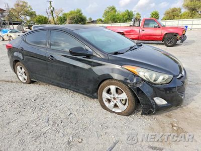 Czwarte zdjęcie samochodu z boku: 2013 HYUNDAI ELANTRA GLS VIN:5NPDH4AE2DH242776 - miniatura