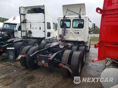 Trzecie zdjęcie samochodu z tyłu: 2018 FREIGHTLINER CASCADIA 125 SEMI TRUCK VIN:3AKJGEFG8JSJW4725 - miniatura