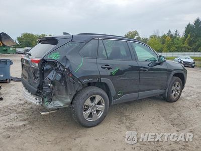 Trzecie zdjęcie samochodu z tyłu: 2025 TOYOTA RAV4 HYBRID XLE VIN:2T3RWRFV3SW265670 - miniatura