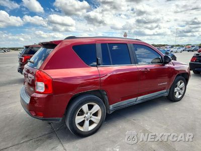 Trzecie zdjęcie samochodu z tyłu: 2011 JEEP COMPASS SPORT VIN:1J4NF1FB0BD164776 - miniatura