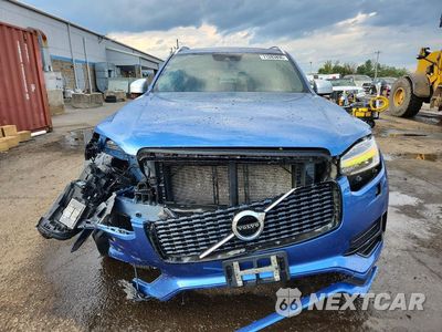 Piąte zdjęcie samochodu w środku: 2017 VOLVO XC90 T6 VIN:YV4A22PM4H1145614 - miniatura